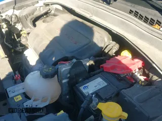 ✅ 2020 Jeep Renegade Latitude • VIN: ZACNJBBB0LPL21349 • Lot: 43555426. Wystawiony na IAAI z przebiegiem 53 605 mil. Bezpłatny archiwum sprzedaży aukcyjnych z USA i szczegółowy raport historii pojazdu na DreamBid. Zdjęcie 18.