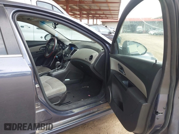 ✅ 2013 Chevrolet Cruze 1LT • VIN: 1G1PC5SB4D7308781 • Lot: 44972371. Wystawiony na IAAI z przebiegiem 149 122 mil. Bezpłatny archiwum sprzedaży aukcyjnych z USA i szczegółowy raport historii pojazdu na DreamBid. Zdjęcie 5.
