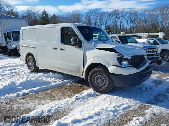 ✅ 2021 Nissan NV Cargo SV • VIN: 1N6BF0KY9MN803521 • Lot: 43772496. Wystawiony na IAAI z przebiegiem 138 810 mil. Bezpłatny archiwum sprzedaży aukcyjnych z USA i szczegółowy raport historii pojazdu na DreamBid. Zdjęcie 1.