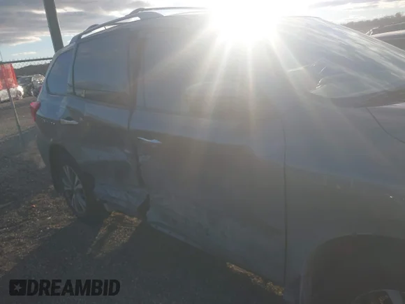 ✅ 2018 Nissan Pathfinder Platinum • VIN: 5N1DR2MM9JC651882 • Лот: 43705601. Опубліковано раніше на IAAI з пробігом 140 704 миль. Безкоштовний доступ до архіву аукціонних продажів зі США та докладний звіт про історію автомобіля на DreamBid. Зображення 6.