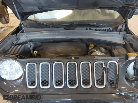 ✅ 2015 Jeep Renegade Latitude • VIN: ZACCJBBTXFPB89952 • Lot: 44930626. Wystawiony na IAAI z przebiegiem Nie podano. Bezpłatny archiwum sprzedaży aukcyjnych z USA i szczegółowy raport historii pojazdu na DreamBid. Zdjęcie 10.
