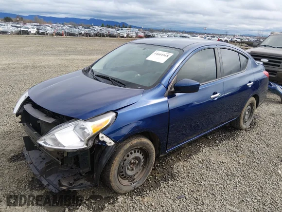 ✅ 2019 Nissan Versa S Plus • VIN: 3N1CN7AP7KL839476 • Lot: 44601568. Wystawiony na IAAI z przebiegiem 62 990 mil. Bezpłatny archiwum sprzedaży aukcyjnych z USA i szczegółowy raport historii pojazdu na DreamBid. Zdjęcie 2.