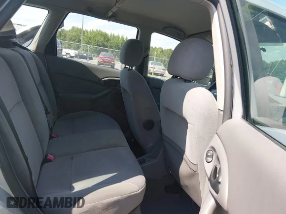 ✅ 2003 Ford Focus SE Fleet • VIN: 1FAFP36343W207751 • Lot: 45406998. Wystawiony na IAAI z przebiegiem 82 638 mil. Bezpłatny archiwum sprzedaży aukcyjnych z USA i szczegółowy raport historii pojazdu na DreamBid. Zdjęcie 8.