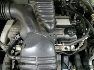 2006 Saturn VUE z VIN 5GZCZ33D66S801871, wystawiony jako Copart lot #84717244 z przebiegiem 163 637 mil mil oraz Czysty tytuł • Clean title. Historia ofert i sprzedaży dostępna na DreamBid. Obrazek 14.