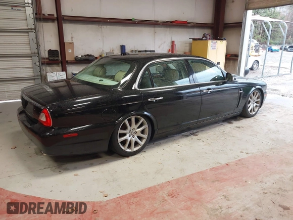✅ 2009 Jaguar XJ 8 LWB • VIN: SAJWA79B79SH31633 • Лот: 44034016. Опубліковано раніше на IAAI з пробігом 187 122 миль. Безкоштовний доступ до архіву аукціонних продажів зі США та докладний звіт про історію автомобіля на DreamBid. Зображення 4.