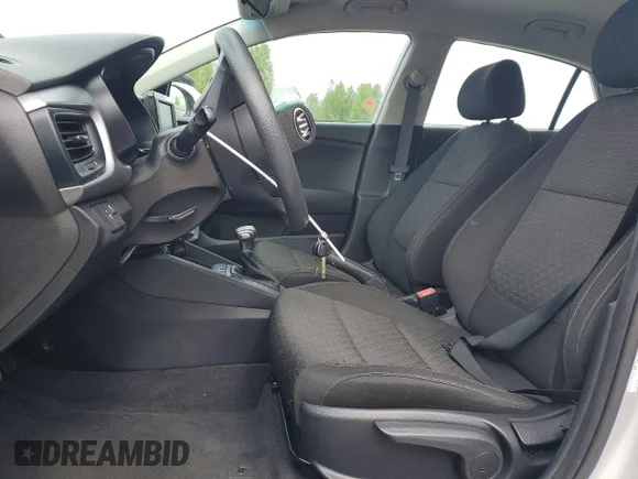 ✅ 2020 Kia Rio S • VIN: 3KPA24AD6LE328607 • Lot: 54812106. Wystawiony na Copart z przebiegiem 23 356 mil. Bezpłatny archiwum sprzedaży aukcyjnych z USA i szczegółowy raport historii pojazdu na DreamBid. Zdjęcie 7.