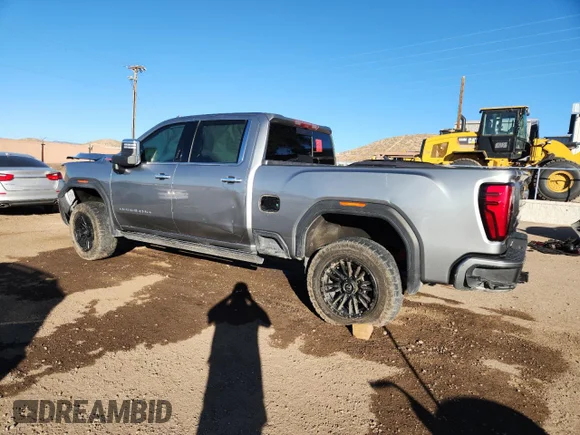 ✅ 2024 GMC Sierra 2500HD Denali • VIN: 1GT49REY6RF130126 • Lot: 87485415. Wystawiony na Copart z przebiegiem 35 538 mil. Bezpłatny archiwum sprzedaży aukcyjnych z USA i szczegółowy raport historii pojazdu na DreamBid. Zdjęcie 2.