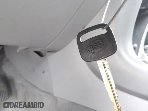 ✅ 2006 Toyota RAV4 • VIN: JTMBK33V665012399 • Лот: 45380824. Опубликован ранее на IAAI с пробегом 242 978 миль. Бесплатный доступ к архиву аукционных продаж из США и подробный отчёт об истории автомобиля на DreamBid. Изображение 11.