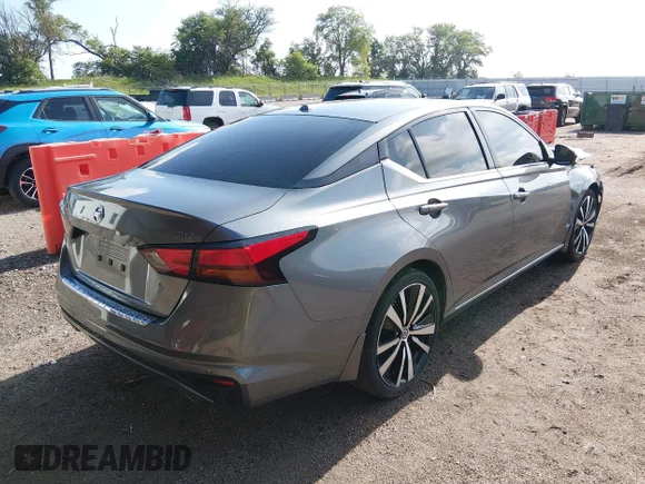 ✅ 2022 Nissan Altima SR • VIN: 1N4BL4CV9NN354369 • Lot: 45294263. Wystawiony na IAAI z przebiegiem 103 362 mil. Bezpłatny archiwum sprzedaży aukcyjnych z USA i szczegółowy raport historii pojazdu na DreamBid. Zdjęcie 4.