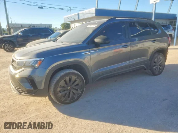 ✅ 2022 Volkswagen Taos S • VIN: 3VVDX7B29NM026056 • Лот: 98937025. Опубликован ранее на Copart с пробегом 93 484 миль. Бесплатный доступ к архиву аукционных продаж из США и подробный отчёт об истории автомобиля на DreamBid. Изображение 1.