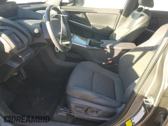 ✅ 2024 Toyota bZ4X XLE • VIN: JTMAAAAA0RA033070 • Lot: 85530044. Wystawiony na Copart z przebiegiem 6 818 mil. Bezpłatny archiwum sprzedaży aukcyjnych z USA i szczegółowy raport historii pojazdu na DreamBid. Zdjęcie 7.
