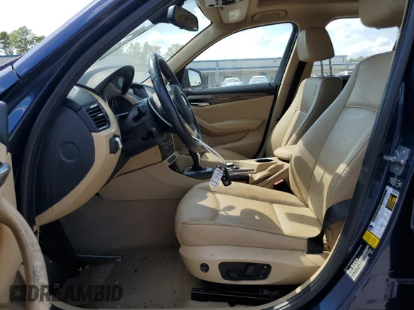 ✅ 2015 BMW X1 sDrive28i • VIN: WBAVM1C51FVW58569 • Lot: 70518075. Wystawiony na Copart z przebiegiem Nie podano. Bezpłatny archiwum sprzedaży aukcyjnych z USA i szczegółowy raport historii pojazdu na DreamBid. Zdjęcie 7.
