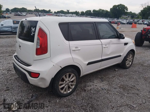 ✅ 2013 Kia Soul + • VIN: KNDJT2A66D7586226 • Lot: 45213184. Wystawiony na IAAI z przebiegiem 185 648 mil. Bezpłatny archiwum sprzedaży aukcyjnych z USA i szczegółowy raport historii pojazdu na DreamBid. Zdjęcie 4.