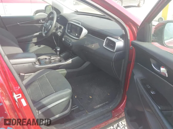 ✅ 2020 Kia Sorento LX • VIN: 5XYPG4A56LG625819 • Lot: 44581669. Wystawiony na IAAI z przebiegiem 104 515 mil. Bezpłatny archiwum sprzedaży aukcyjnych z USA i szczegółowy raport historii pojazdu na DreamBid. Zdjęcie 5.