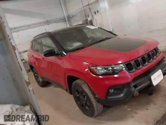 ✅ 2024 Jeep Compass Trailhawk • VIN: 3C4NJDDN3RT596897 • Lot: 45059558. Wystawiony na IAAI z przebiegiem 51 321 mil. Bezpłatny archiwum sprzedaży aukcyjnych z USA i szczegółowy raport historii pojazdu na DreamBid. Zdjęcie 1.
