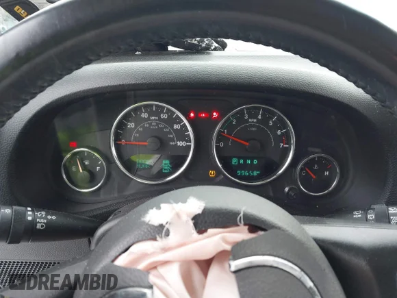 ✅ 2018 Jeep Wrangler Unlimited Altitude • VIN: 1C4BJWEGXJL937680 • Lot: 44054660. Wystawiony na IAAI z przebiegiem 99 658 mil. Bezpłatny archiwum sprzedaży aukcyjnych z USA i szczegółowy raport historii pojazdu na DreamBid. Zdjęcie 7.