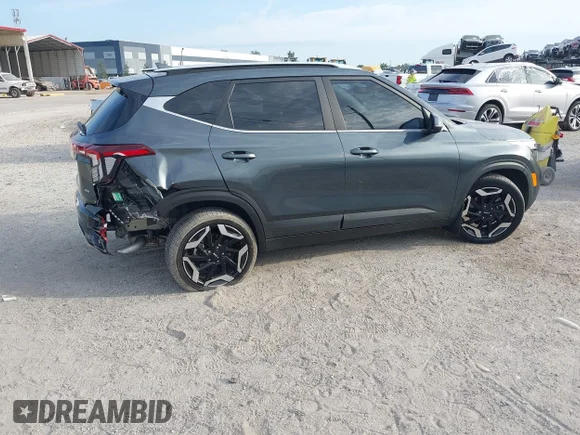 ✅ 2024 Kia Seltos SX • VIN: KNDETCA70R7475078 • Lot: 45342589. Wystawiony na IAAI z przebiegiem 21 600 mil. Bezpłatny archiwum sprzedaży aukcyjnych z USA i szczegółowy raport historii pojazdu na DreamBid. Zdjęcie 4.