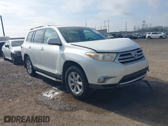 ✅ 2013 Toyota Highlander Plus • VIN: 5TDZK3EH4DS120176 • Lot: 44070061. Listed on IAAI with 261,889 mi. Free auction sales archive from the USA and detailed vehicle history report at DreamBid. Image 1.