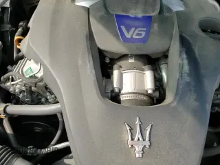 ✅ 2017 Maserati Quattroporte S Q4 GranLusso • VIN: ZAM56RRLXH1199002 • Lot: 57954335. Listed on Copart with 56,553 mi. Free auction sales archive from the USA and detailed vehicle history report at DreamBid. Image 13.