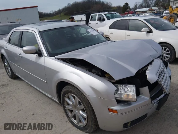 ✅ 2009 Chrysler 300 Touring • VIN: 2C3LA53V99H508396 • Lot: 44581485. Wystawiony na IAAI z przebiegiem 198 254 mil. Bezpłatny archiwum sprzedaży aukcyjnych z USA i szczegółowy raport historii pojazdu na DreamBid. Zdjęcie 1.