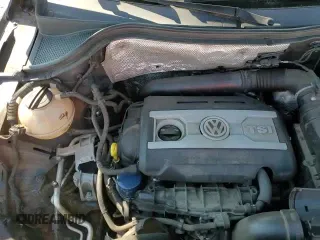 ✅ 2017 Volkswagen Tiguan S • VIN: WVGAV7AX4HW500371 • Lot: 87084805. Wystawiony na Copart z przebiegiem 78 229 mil. Bezpłatny archiwum sprzedaży aukcyjnych z USA i szczegółowy raport historii pojazdu na DreamBid. Zdjęcie 14.