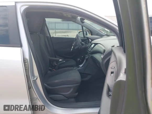 ✅ 2019 Chevrolet Trax LS • VIN: 3GNCJKSB4KL389193 • Lot: 44389603. Wystawiony na IAAI z przebiegiem 147 898 mil. Bezpłatny archiwum sprzedaży aukcyjnych z USA i szczegółowy raport historii pojazdu na DreamBid. Zdjęcie 5.
