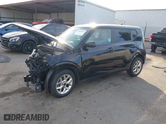 ✅ 2023 Kia Soul LX • VIN: KNDJ23AU7P7840487 • Lot: 44091833. Wystawiony na IAAI z przebiegiem 49 917 mil. Bezpłatny archiwum sprzedaży aukcyjnych z USA i szczegółowy raport historii pojazdu na DreamBid. Zdjęcie 2.