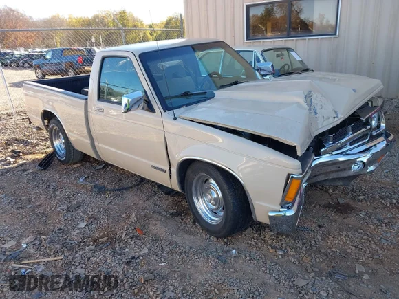 ✅ 1993 Chevrolet S-10 X96 • VIN: 1GCCS14Z0P8174409 • Lot: 43700504. Wystawiony na IAAI z przebiegiem 209 783 mil. Bezpłatny archiwum sprzedaży aukcyjnych z USA i szczegółowy raport historii pojazdu na DreamBid. Zdjęcie 1.