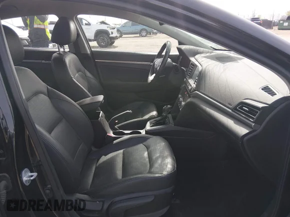 ✅ 2019 Hyundai Elantra Value Edition • VIN: 5NPD84LF0KH460668 • Lot: 44694398. Wystawiony na IAAI z przebiegiem 90 044 mil. Bezpłatny archiwum sprzedaży aukcyjnych z USA i szczegółowy raport historii pojazdu na DreamBid. Zdjęcie 5.