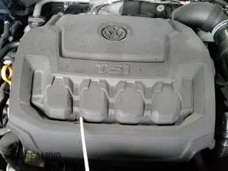 ✅ 2018 Volkswagen Tiguan SEL Premium • VIN: 3VV5B7AX5JM092453 • Лот: 93933515. Опубликован ранее на Copart с пробегом 86 177 миль. Бесплатный доступ к архиву аукционных продаж из США и подробный отчёт об истории автомобиля на DreamBid. Изображение 15.