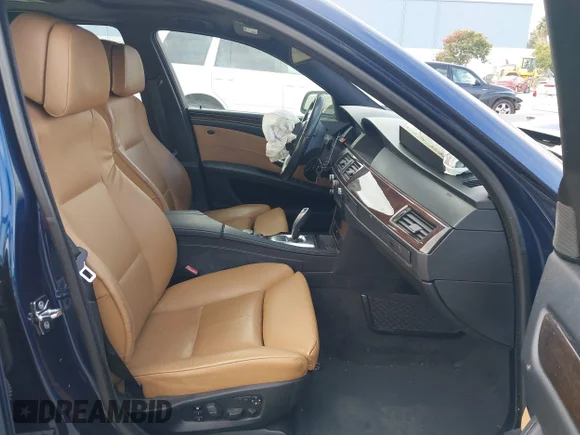✅ 2010 BMW 5 Series 528i • VIN: WBANU5C50AC124877 • Lot: 43812287. Wystawiony na IAAI z przebiegiem 130 936 mil. Bezpłatny archiwum sprzedaży aukcyjnych z USA i szczegółowy raport historii pojazdu na DreamBid. Zdjęcie 5.