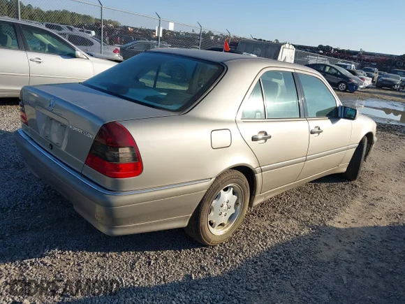 ✅ 1999 Mercedes-Benz C 230/260/280/320 • VIN: WDBHA24G2XA792156 • Lot: 43988256. Wystawiony na IAAI z przebiegiem 119 071 mil. Bezpłatny archiwum sprzedaży aukcyjnych z USA i szczegółowy raport historii pojazdu na DreamBid. Zdjęcie 4.