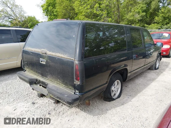 ✅ 1994 Chevrolet Suburban • VIN: 1GNEC16K9RJ413139 • Лот: 45119379. Опубліковано раніше на IAAI з пробігом 106 985 миль. Безкоштовний доступ до архіву аукціонних продажів зі США та докладний звіт про історію автомобіля на DreamBid. Зображення 4.
