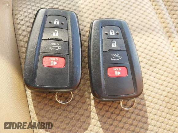 ✅ 2021 Toyota Highlander XLE • VIN: 5TDGZRBH0MS533741 • Lot: 44441614. Listed on IAAI with 61,332 mi. Free auction sales archive from the USA and detailed vehicle history report at DreamBid. Image 11.