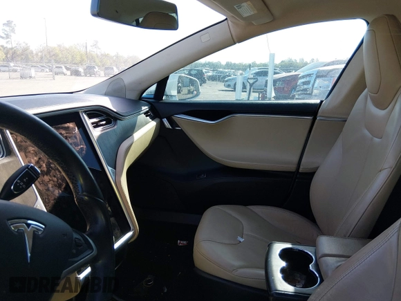✅ 2013 Tesla Model S • VIN: 5YJSA1CN7DFP20339 • Lot: 44396215. Wystawiony na IAAI z przebiegiem Nie podano. Bezpłatny archiwum sprzedaży aukcyjnych z USA i szczegółowy raport historii pojazdu na DreamBid. Zdjęcie 5.