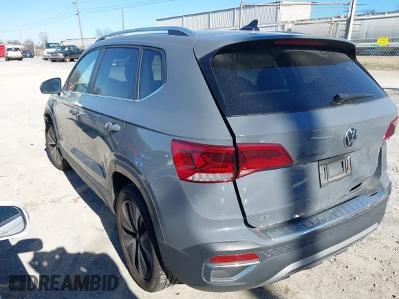 ✅ 2022 Volkswagen Taos SE • VIN: 3VVYX7B23NM066232 • Lot: 43947220. Wystawiony na IAAI z przebiegiem 55 954 mil. Bezpłatny archiwum sprzedaży aukcyjnych z USA i szczegółowy raport historii pojazdu na DreamBid. Zdjęcie 3.