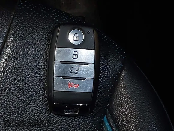 ✅ 2020 Kia Niro EX Premium • VIN: KNDCE3LG3L5073735 • Лот: 41430593. Опубліковано раніше на IAAI з пробігом 78 410 миль. Безкоштовний доступ до архіву аукціонних продажів зі США та докладний звіт про історію автомобіля на DreamBid. Зображення 11.