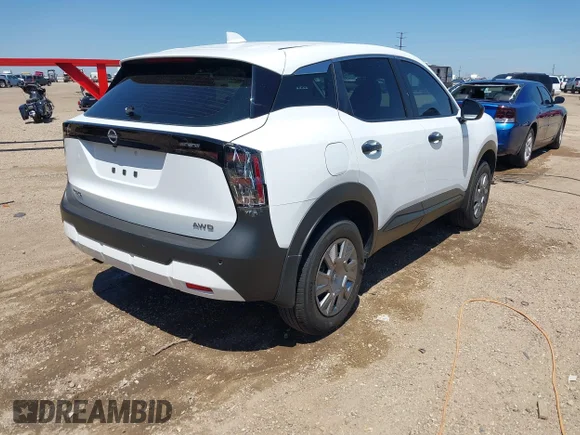 ✅ 2025 Nissan Kicks S • VIN: 3N8AP6BB5SL382215 • Lot: 42701172. Wystawiony na IAAI z przebiegiem 2 562 mil. Bezpłatny archiwum sprzedaży aukcyjnych z USA i szczegółowy raport historii pojazdu na DreamBid. Zdjęcie 4.