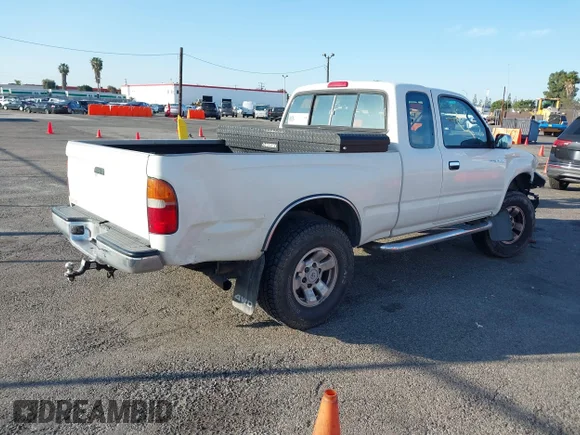 ✅ 1996 Toyota Tacoma SR5 • VIN: 4TAWN74N5TZ118843 • Lot: 41860330. Wystawiony na IAAI z przebiegiem 219 616 mil. Bezpłatny archiwum sprzedaży aukcyjnych z USA i szczegółowy raport historii pojazdu na DreamBid. Zdjęcie 4.