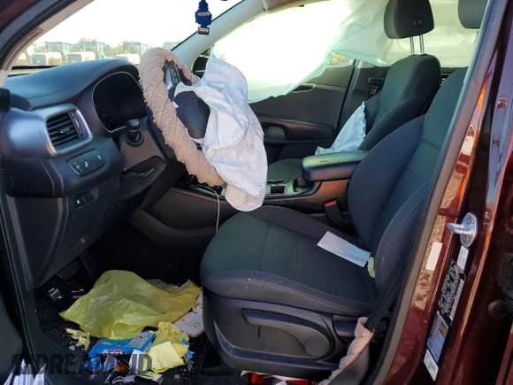 ✅ 2019 Kia Sorento LX • VIN: 5XYPG4A37KG553767 • Lot: 99040485. Wystawiony na Copart z przebiegiem 110 230 mil. Bezpłatny archiwum sprzedaży aukcyjnych z USA i szczegółowy raport historii pojazdu na DreamBid. Zdjęcie 7.
