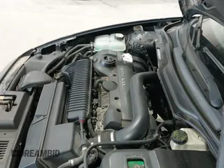 ✅ 2010 Volvo V50 R-Design • VIN: YV1672MJ8A2529409 • Lot: 42114245. Listed on IAAI with 237,966 mi. Free auction sales archive from the USA and detailed vehicle history report at DreamBid. Image 12.