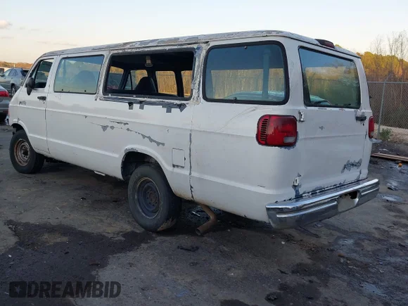 ✅ 1994 Dodge Passenger • VIN: 2B5WB35Z6RK135808 • Lot: 44009165. Wystawiony na IAAI z przebiegiem 151 431 mil. Bezpłatny archiwum sprzedaży aukcyjnych z USA i szczegółowy raport historii pojazdu na DreamBid. Zdjęcie 3.