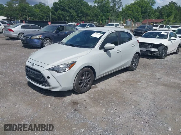 ✅ 2020 Toyota Yaris LE • VIN: 3MYDLBJV5LY709467 • Lot: 45133912. Wystawiony na IAAI z przebiegiem 32 922 mil. Bezpłatny archiwum sprzedaży aukcyjnych z USA i szczegółowy raport historii pojazdu na DreamBid. Zdjęcie 2.