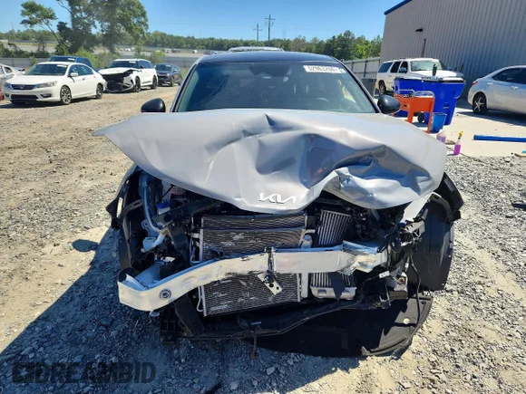 ✅ 2025 Kia K5 GT • VIN: KNAG44J87S5336004 • Lot: 52963206. Wystawiony na Copart z przebiegiem 11 838 mil. Bezpłatny archiwum sprzedaży aukcyjnych z USA i szczegółowy raport historii pojazdu na DreamBid. Zdjęcie 5.