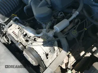 ✅ 1999 GMC Sierra 2500 • VIN: 1GTGC24R9XR704990 • Лот: 42324375. Опубликован ранее на IAAI с пробегом 244 482 миль. Бесплатный доступ к архиву аукционных продаж из США и подробный отчёт об истории автомобиля на DreamBid. Изображение 17.