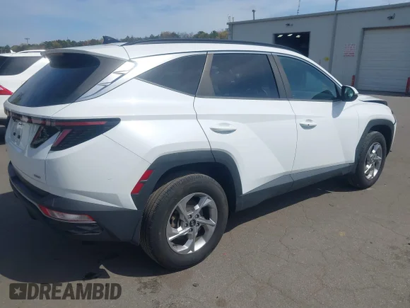 ✅ 2022 Hyundai Tucson SEL • VIN: 5NMJBCAE1NH049631 • Lot: 44959597. Wystawiony na IAAI z przebiegiem 44 292 mil. Bezpłatny archiwum sprzedaży aukcyjnych z USA i szczegółowy raport historii pojazdu na DreamBid. Zdjęcie 4.