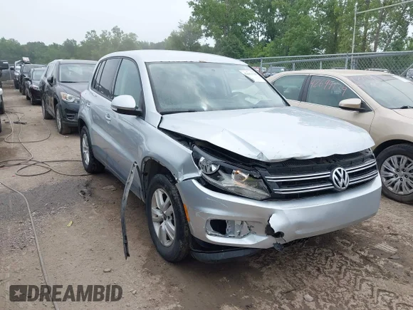 ✅ 2013 Volkswagen Tiguan SE • VIN: WVGBV3AX3DW572685 • Лот: 42681638. Опубліковано раніше на IAAI з пробігом 122 269 миль. Безкоштовний доступ до архіву аукціонних продажів зі США та докладний звіт про історію автомобіля на DreamBid. Зображення 1.