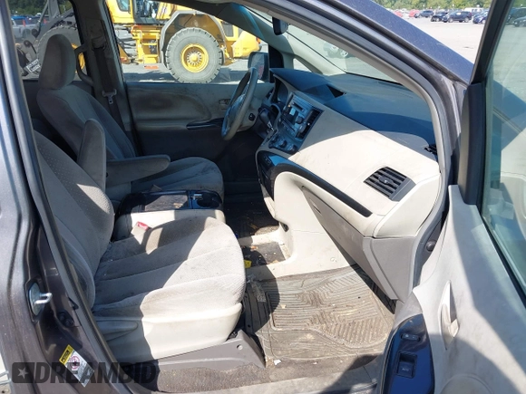 ✅ 2011 Toyota Sienna LE AAS • VIN: 5TDKK3DC8BS055000 • Lot: 43107518. Wystawiony na IAAI z przebiegiem 167 768 mil. Bezpłatny archiwum sprzedaży aukcyjnych z USA i szczegółowy raport historii pojazdu na DreamBid. Zdjęcie 5.