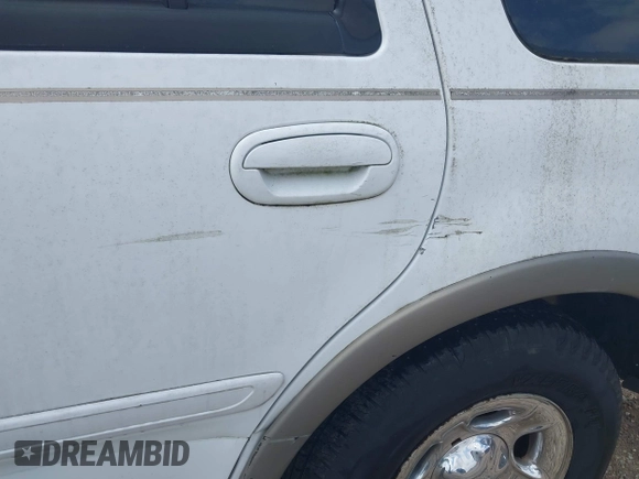 ✅ 2000 Ford Expedition Eddie Bauer • VIN: 1FMRU1768YLC31732 • Lot: 42124937. Wystawiony na IAAI z przebiegiem Nie podano. Bezpłatny archiwum sprzedaży aukcyjnych z USA i szczegółowy raport historii pojazdu na DreamBid. Zdjęcie 6.