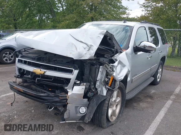 ✅ 2012 Chevrolet Tahoe LS • VIN: 1GNSKAE06CR323428 • Lot: 43221889. Wystawiony na IAAI z przebiegiem 104 875 mil. Bezpłatny archiwum sprzedaży aukcyjnych z USA i szczegółowy raport historii pojazdu na DreamBid. Zdjęcie 6.